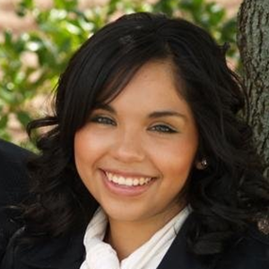 Headshot image of Vanessa outside